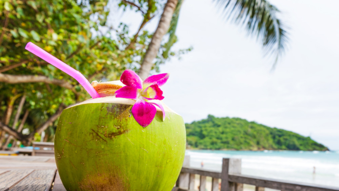 coconut-drink-in-the-resort-4B7VJPJ